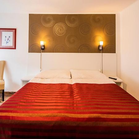 Riviera Rooms Vendegszobak Mosonmagyarovar Ngoại thất bức ảnh