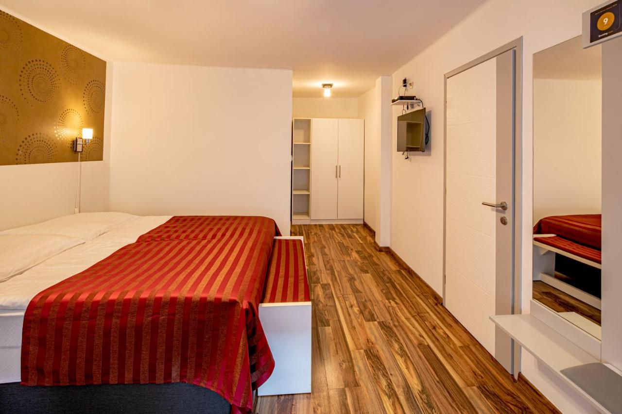 Riviera Rooms Vendegszobak Mosonmagyarovar Ngoại thất bức ảnh