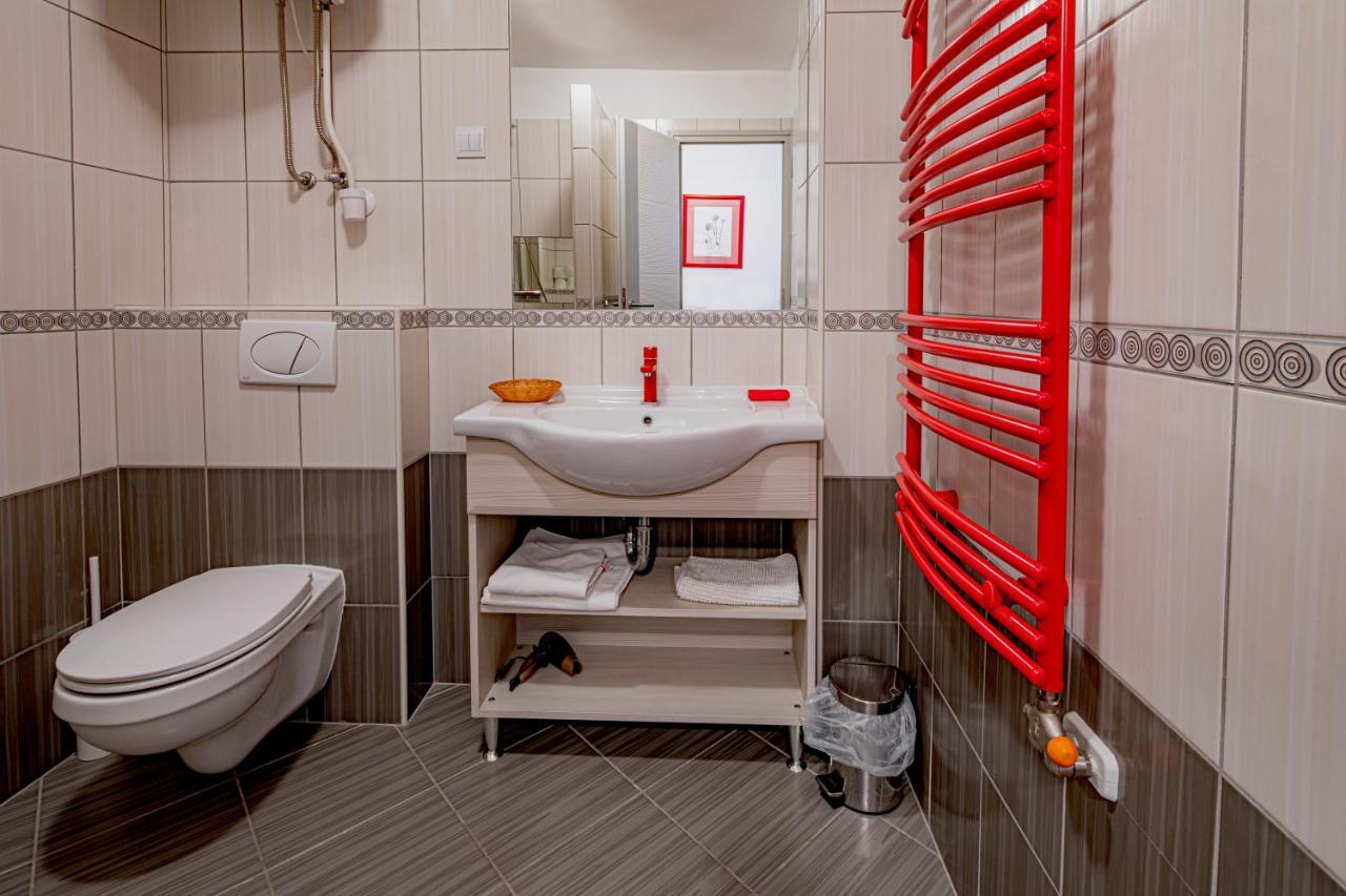 Riviera Rooms Vendegszobak Mosonmagyarovar Ngoại thất bức ảnh